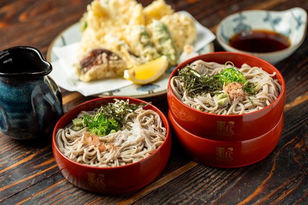 キャンパーに大人気！職人が作る魅力的なギアや食事とは？