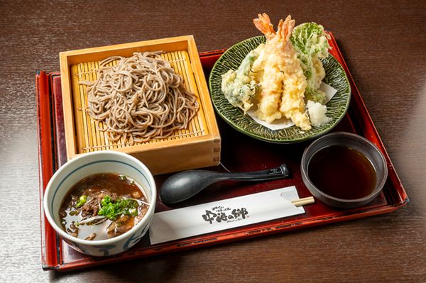 キャンパーに大人気！職人が作る魅力的なギアや食事とは？