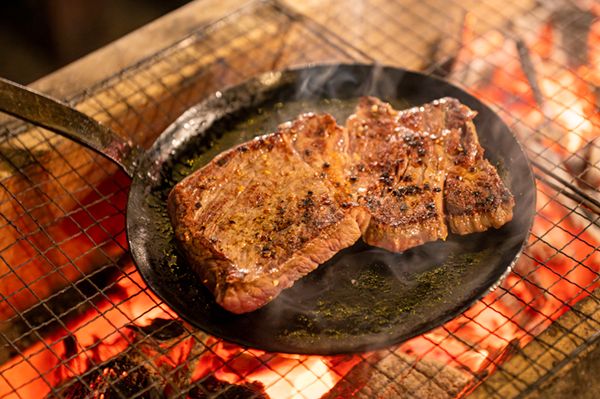 キャンパーに大人気！職人が作る魅力的なギアや食事とは？