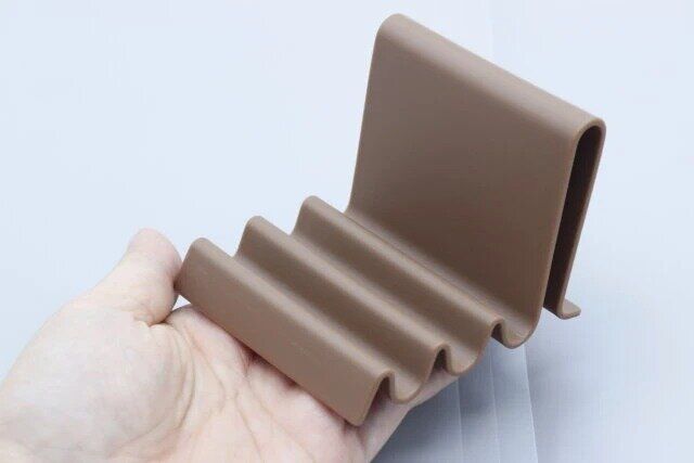 ダイソー 卓上スマホスタンド（ウェーブタイプ）