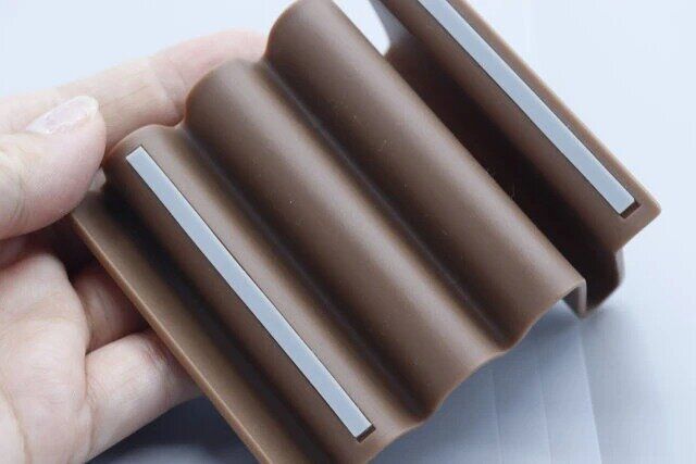 ダイソー 卓上スマホスタンド（ウェーブタイプ） 滑り止め