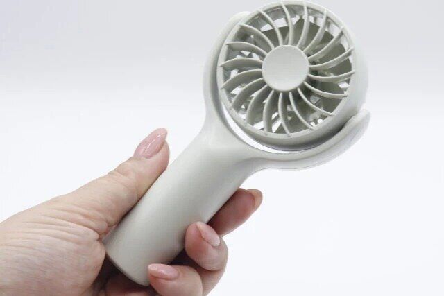ダイソー 首振りミニ扇風機