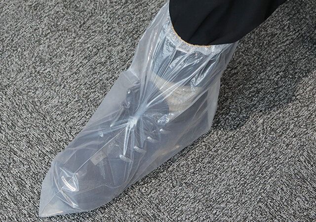 セリア 使い捨て靴カバー3足組 使用例