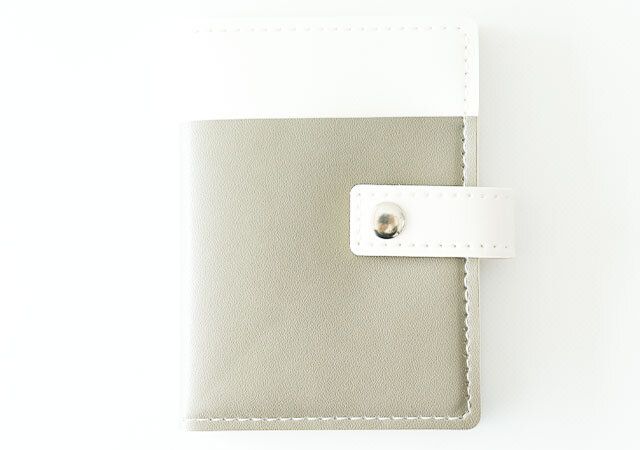 セリア レザー風カードホルダー16ポケット表紙ポケット付き