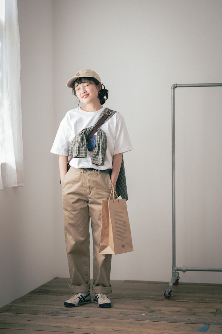 Tシャツとチノパン！シンプルコーデはチェックシャツで華やげて【FUDGE FRIEND おしゃれさんの毎日コーディネート vol.413｜大島花菜】