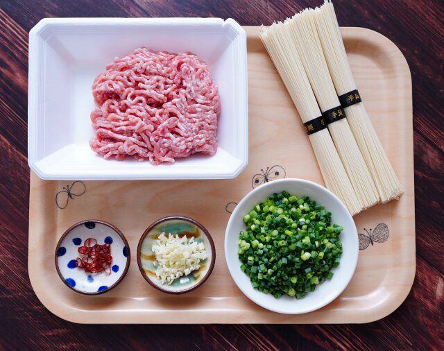 材料 そうめん 豚ひき肉 にんにく 鷹の爪 万能ねぎ