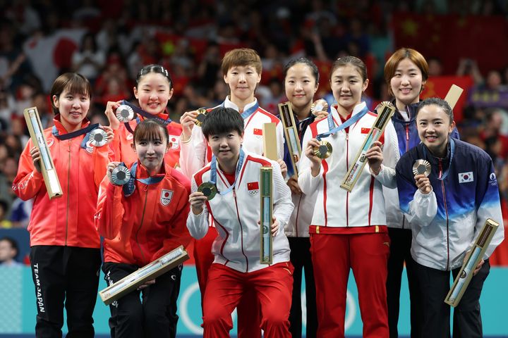 卓球女子団体のメダリストたち（C）Getty Images