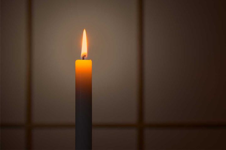 電気が止まると、ろうそく生活を余儀なくされる……？