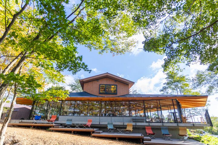 軽井沢の爽やかな森の中で読書とグルメを楽しむひととき♪「軽井沢コモングラウンズ」へ