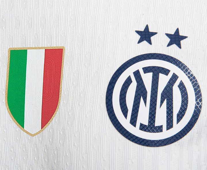 インテルが新アウェイユニフォームを発表！グレーを合わせた「優雅デザイン」で都市ミラノを表現