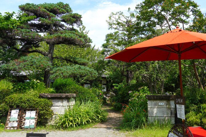横浜駅から足をのばして古き良き明治の面影を伝える大きなお屋敷でひと休み「古民家Cafe×Beer 花やしき」