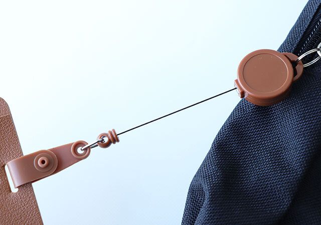 キャンドゥ 見せないリール付きパスケース リール