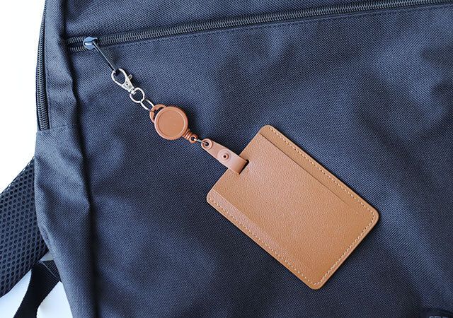 キャンドゥ 見せないリール付きパスケース 装着