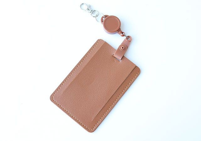 キャンドゥ 見せないリール付きパスケース