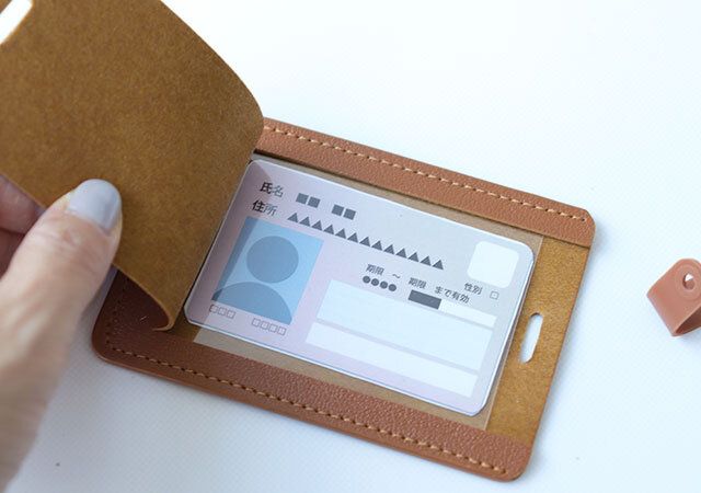 キャンドゥ 見せないリール付きパスケース カード収納