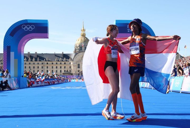 パリ五輪女子マラソンで金メダルのハッサン！リヴァプールDFファンダイクらも祝福する