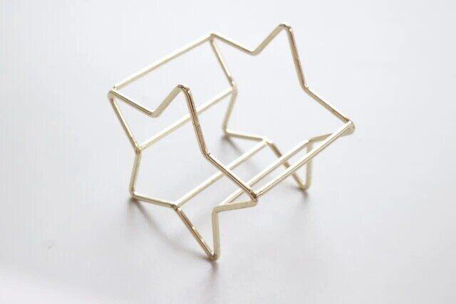 ダイソー 3Dパフスタンド（スター）