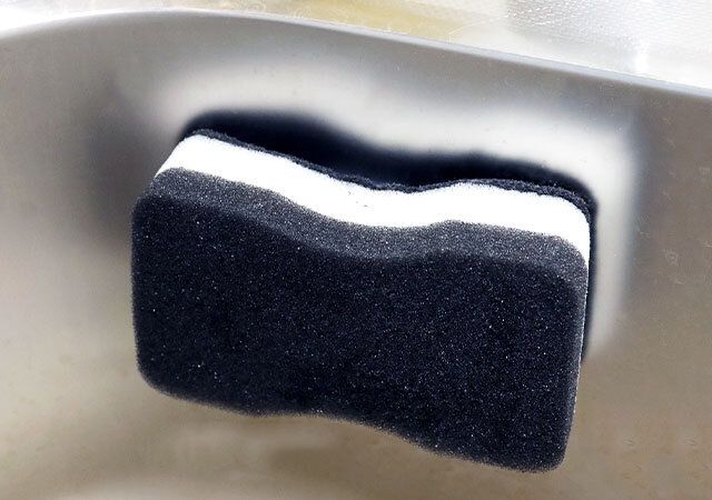 キャンドゥ やわらかスポンジホルダー（粘着タイプ） 使用例