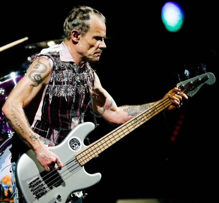 画像: レッド・ホット・チリ・ペッパーズのフリーのヘアスタイルに注目