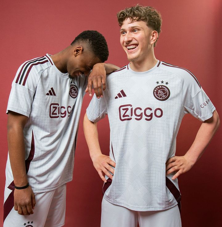 アヤックス、緻密デザインの新サードユニフォームを発表！建築様式の「線グラフィック」が美しい