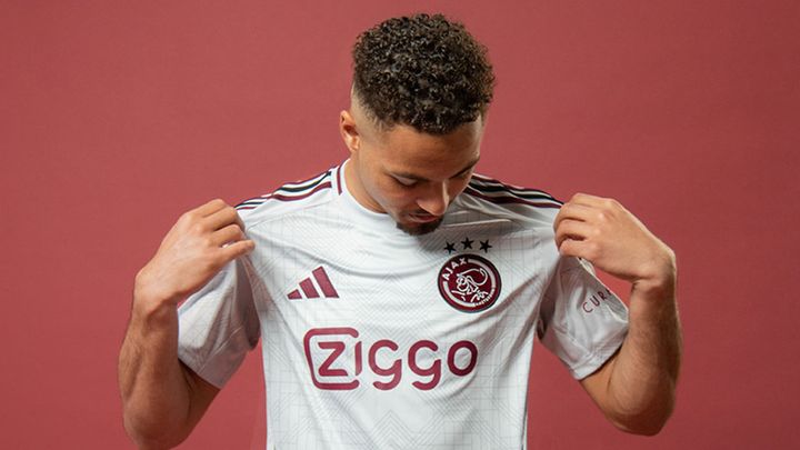 アヤックス、緻密デザインの新サードユニフォームを発表！建築様式の「線グラフィック」が美しい