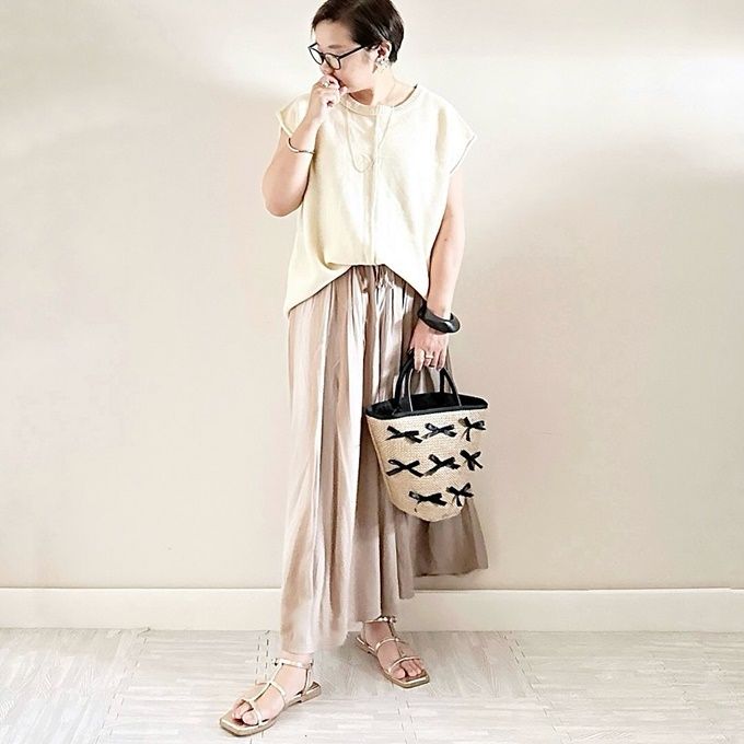 グラデーションスカンツ×GUのゴールドの「ナローストラップフラットサンダル」