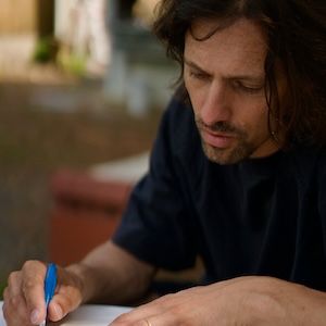 日用品図鑑：アーティスト サンダー・ワッシンクの愛用する〈Black Diamond〉のヘッドランプetc.