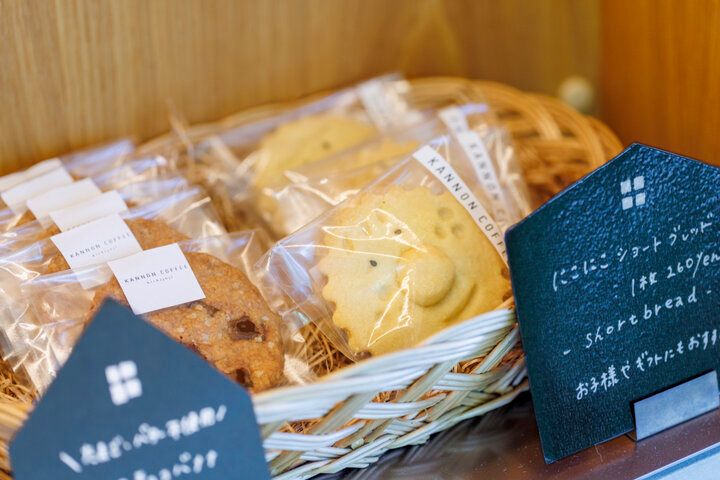 緑に囲まれた「カンノンコーヒー 吉祥寺店」のこだわりコーヒーとスイーツで心穏やかな時間を