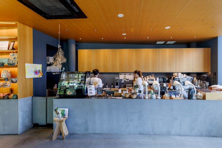 緑に囲まれた「カンノンコーヒー 吉祥寺店」のこだわりコーヒーとスイーツで心穏やかな時間を