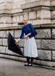 トラックパンツをレギンス感覚でスカートと合わせて。ガーリースタイルを楽しもう【FUDGE 9月号連動企画-わたしがトラックパンツを好きなワケ-No.003】