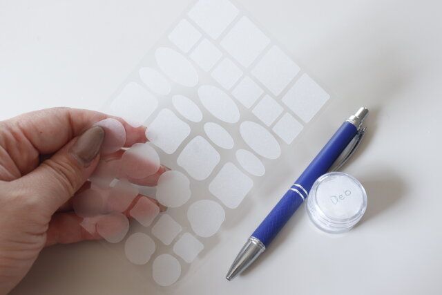 ダイソー クリームケース（ヘラ付、8g、3個） 半透明シール（ダイカットB）