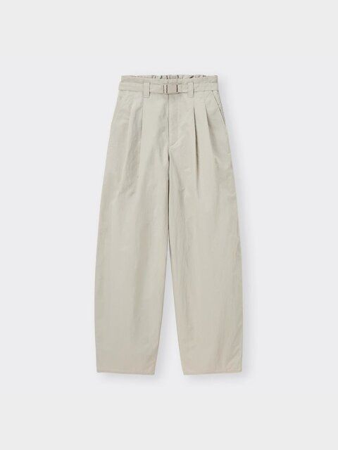 GUのテックタックコクーンパンツ