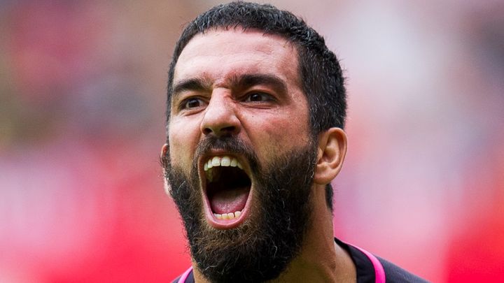 元バルサのアルダ・トゥラン、監督なのに開幕戦で一発レッド！その理由を説明 「サッカーはエンタメだろ」