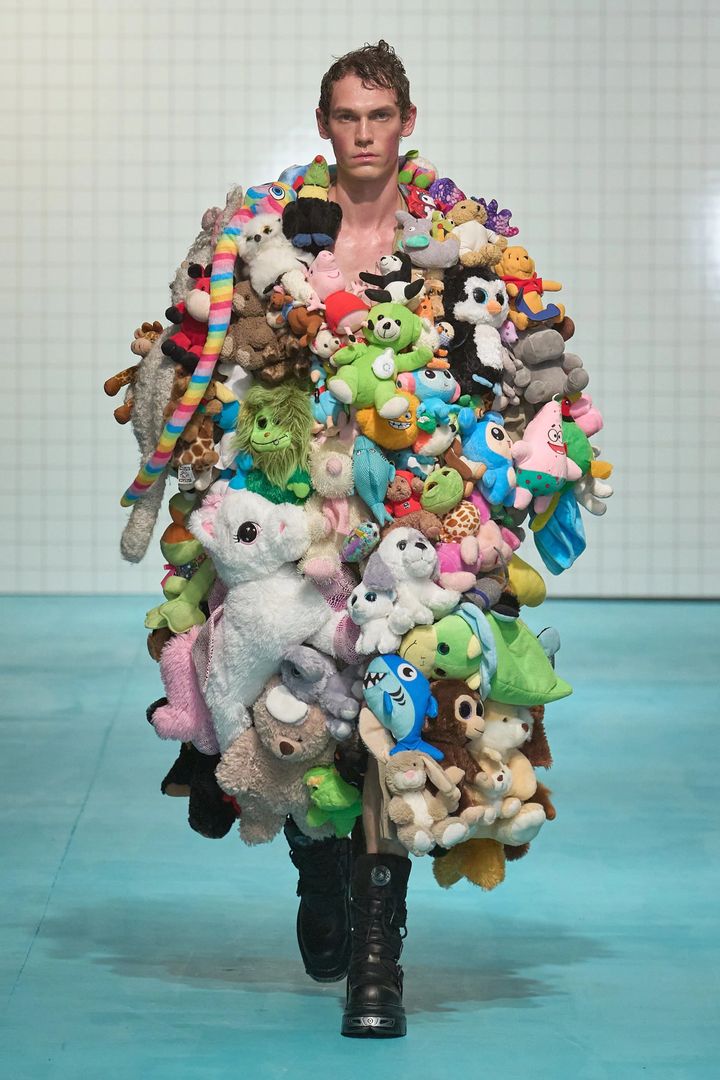 ディヴィジョン 2025年春夏コレクションより。