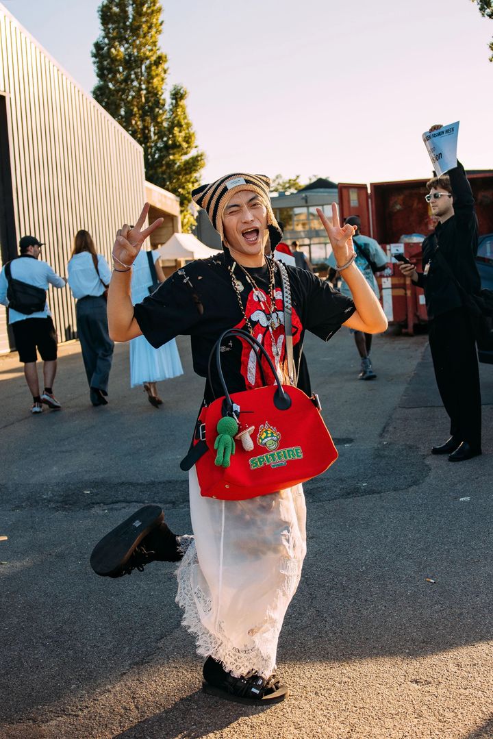 2025年春夏コペンハーゲン・ファッションウィークのストリートにて。