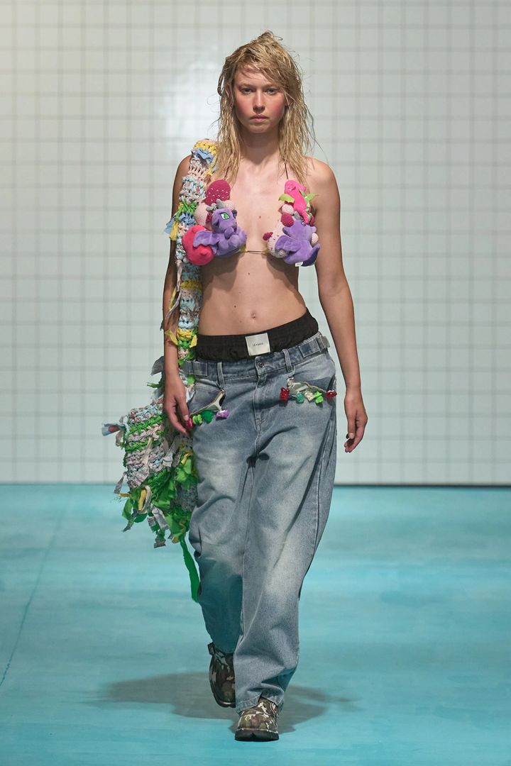 ディヴィジョン 2025年春夏コレクションより。