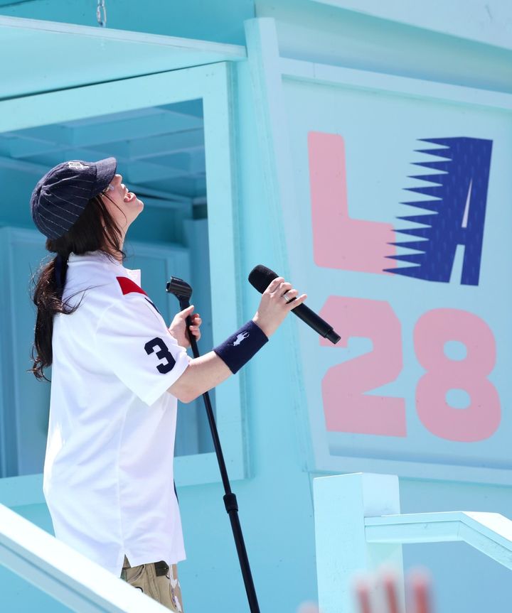 コンサートにはビリー・アイリッシュも出演。