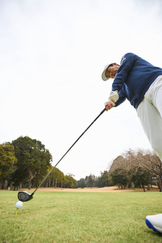 ドライバーの正しい構え方とは？ボール位置や握りをプロコーチ解説！