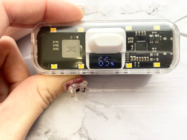 3COINS スリコ LEDライト付きクリアモバイルバッテリー