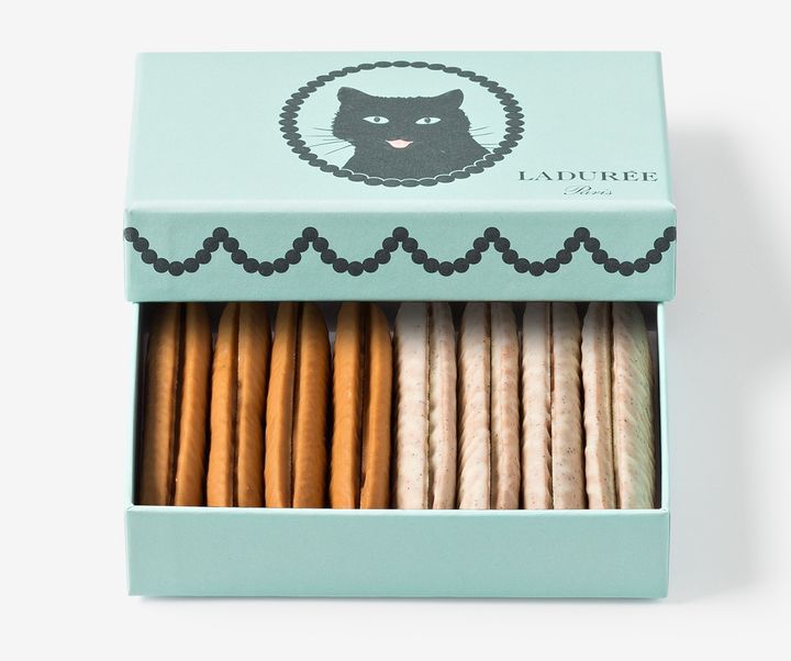 「ラング・ド・シャ・サブレ ヴァニーユ＆キャラメル」148g ¥3,780。※羽田第1/第2ターミナル店を除く、ラデュレ・ブティック、オンラインショップにて購入可能。