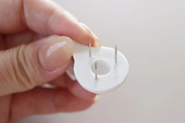 ダイソー ハンマーで軽くたたくだけフック ピン 3本