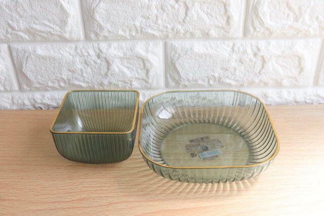 セリア 箔押しラインスクエア小鉢 モスグリーン 箔押しラインスクエアボウル モスグリーン パッケージ