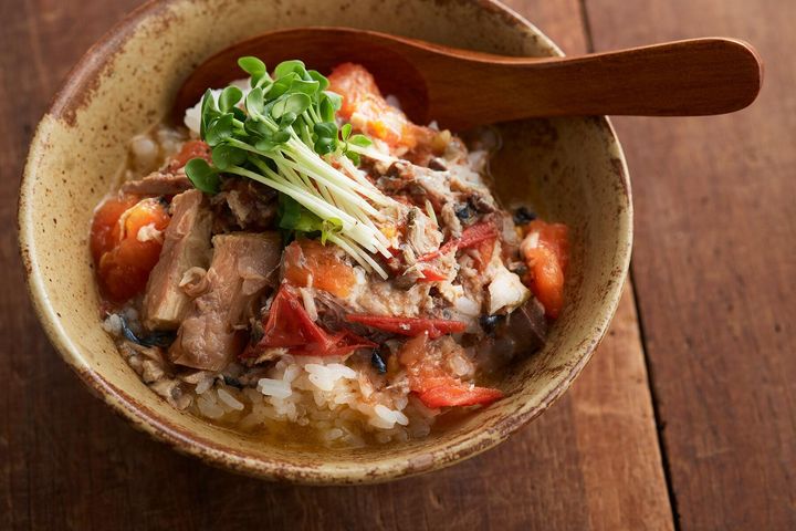 サバ水煮とトマトの汁かけ丼
