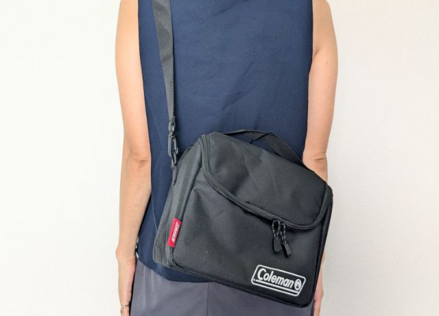 ブラック・肩にかけた姿