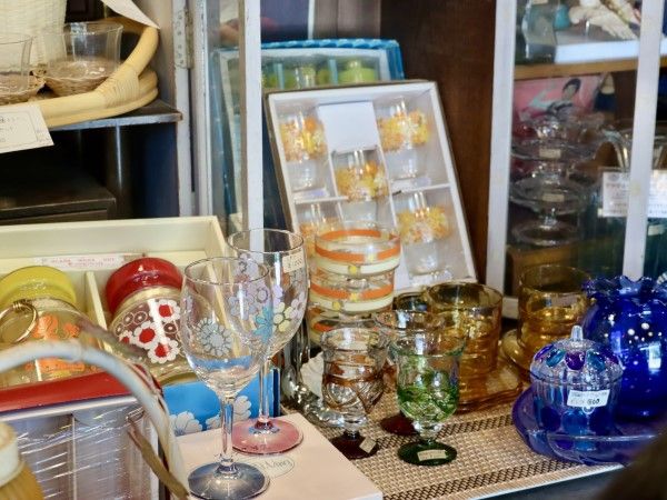 アンティーク家具と喫茶キャバレー