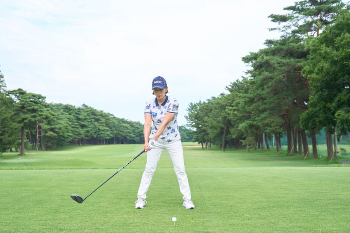 ドライバーで引っ掛けが出る原因は？女子プロがタイプ別で修正法を解説