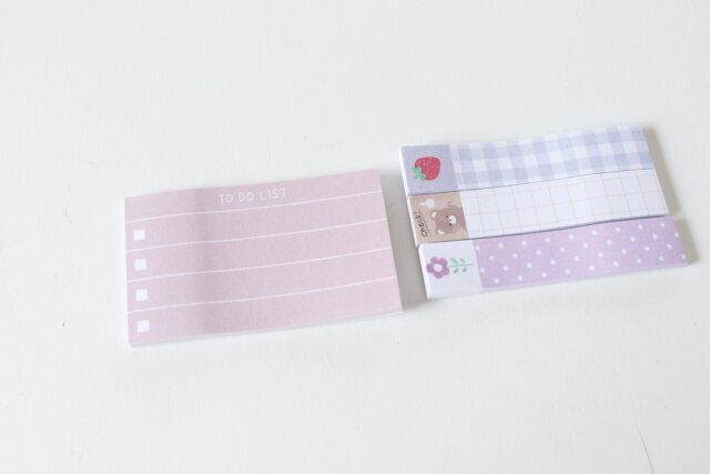 セリアのデザインが可愛いケース入りふせん 80枚