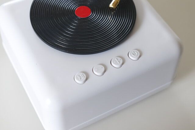 ダイソー レトロスピーカー（レコードプレーヤー型） ボタン