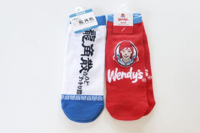 セリアの龍角散 靴下とアンクレット ウェンディーズ ファーストキッチンのパッケージ