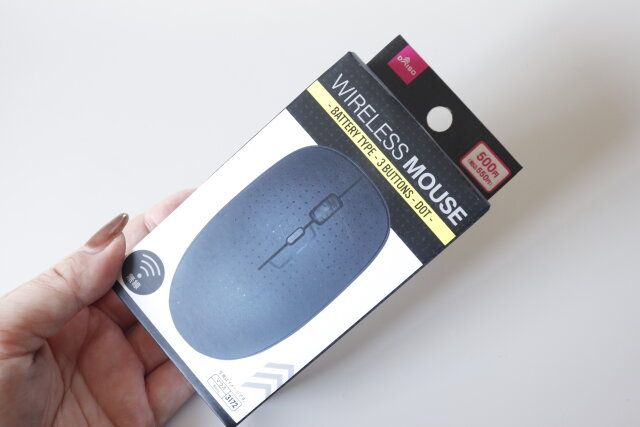 ダイソー 無線マウス（乾電池式、3ボタン、ドット） パッケージ 値段